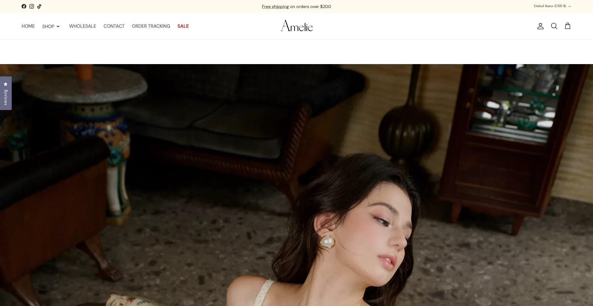 Website screenshot of Amelieeofficial.com