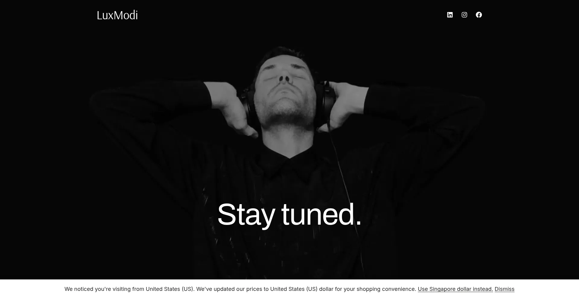 Website screenshot of Luxmodi.com