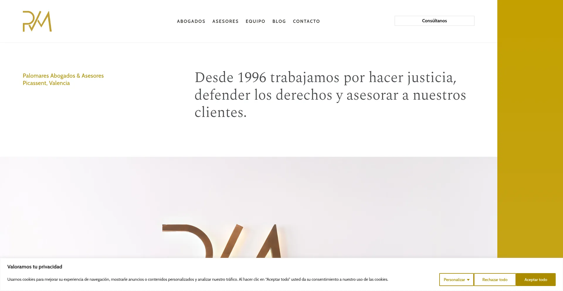 Website screenshot of Palomaresabogados.com